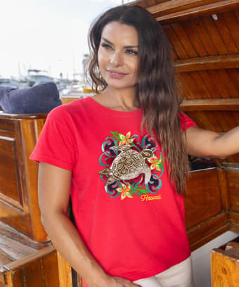 Turtle Quilt - Cherry Dyed Short Sleeve Crewneck T-Shirt