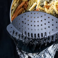 Chef's Planet Clip and Drain Black ABS Strainer