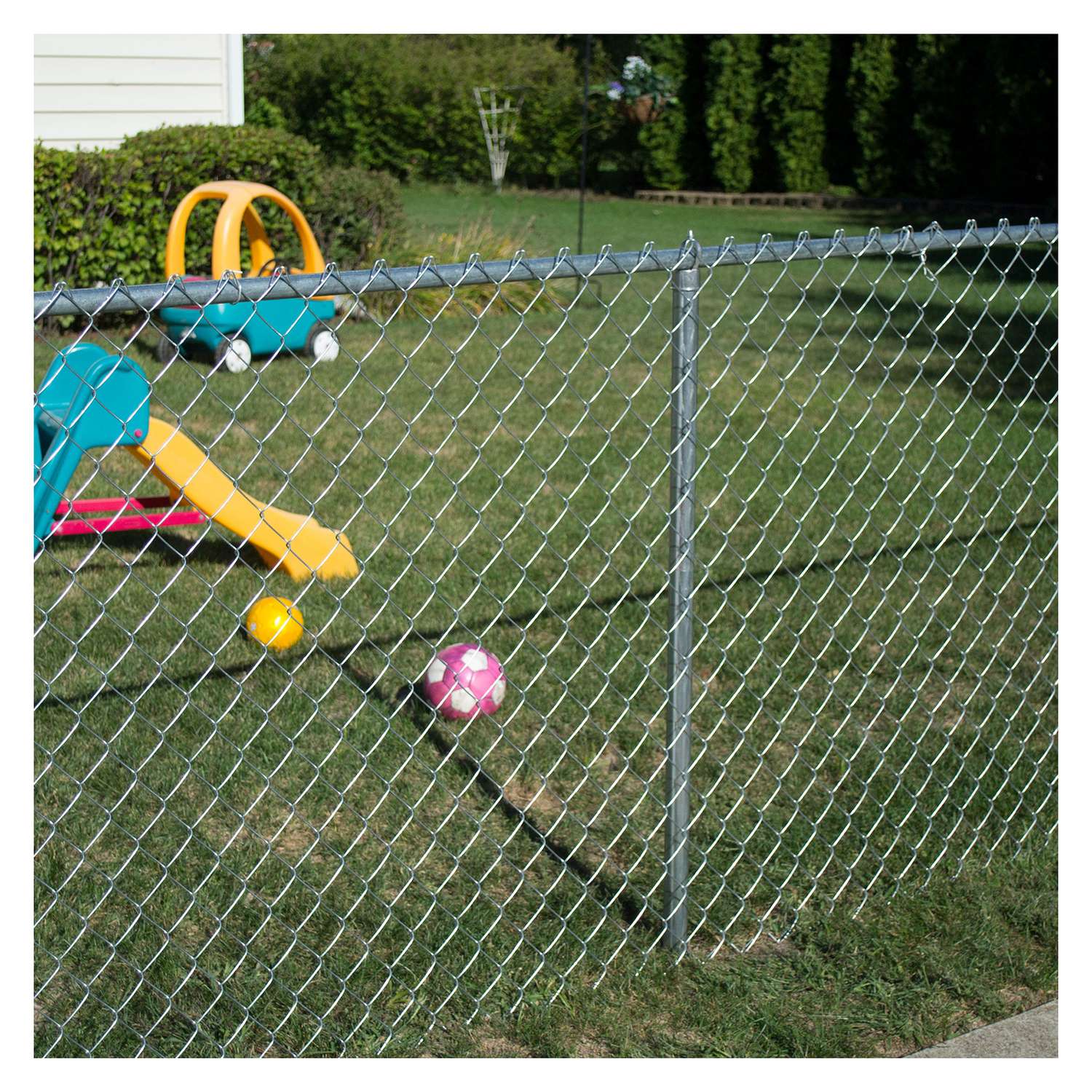 YardGard 66 in. H X 1-5/8 in. W X 1-5/8 in. L 16 Ga. Silver Steel Chain Link Fence Line Post YardGard 66 in. H X 1-5/8 in. W X 1-5/8 in. L 16 Ga. Silver Steel Chain Link Fence Line Post