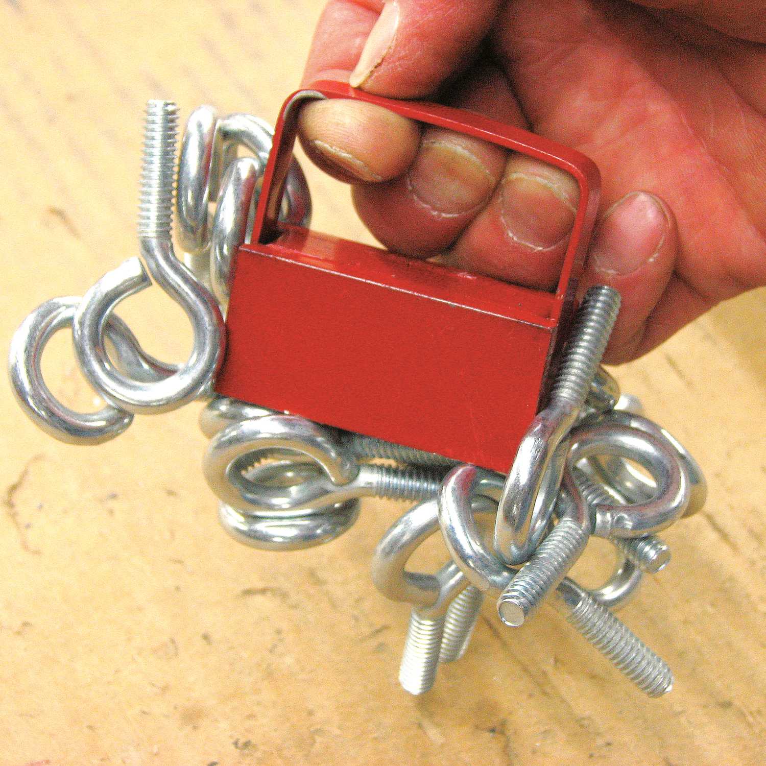 Master 2 in. Ceramic Handle 50 lb. pull 3.4 MGOe Red 1