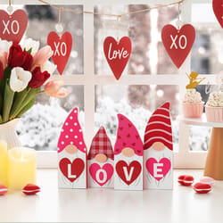 Glitzhome Valentine Love Wooden Gnome Table Decor 1 pc