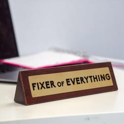 Scobie Boxer Gifts Fixer Of Everything Desk Sign Wood 1 pk
