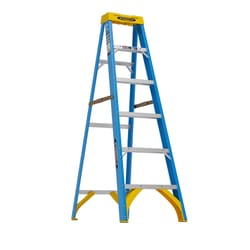 Werner 6 ft. H Fiberglass Step Ladder Type I 250 lb. capacity