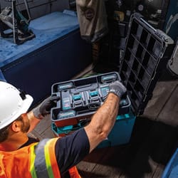 Makita Maktrak 22.25 in. Tool Box Teal