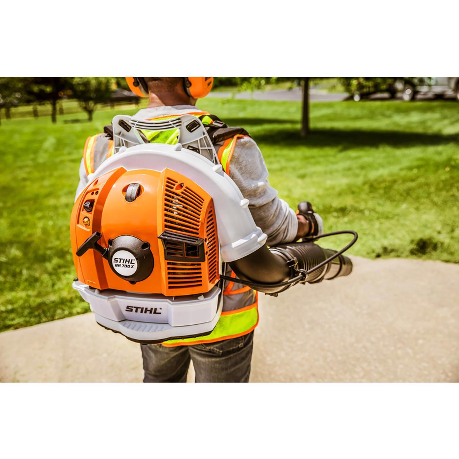 STIHL BR 700 197 mph 912 CFM Gas Backpack Leaf Blower Mfr