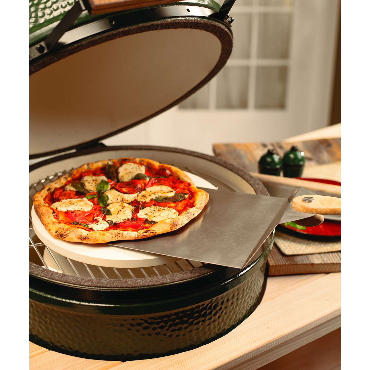 Blackstone Cast Iron Deep Dish Pizza Kit with Removable Handle & Wood Trivet - 1 Each