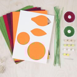 Kikkerland Crafters Felt Flower Bouquet 1 pk