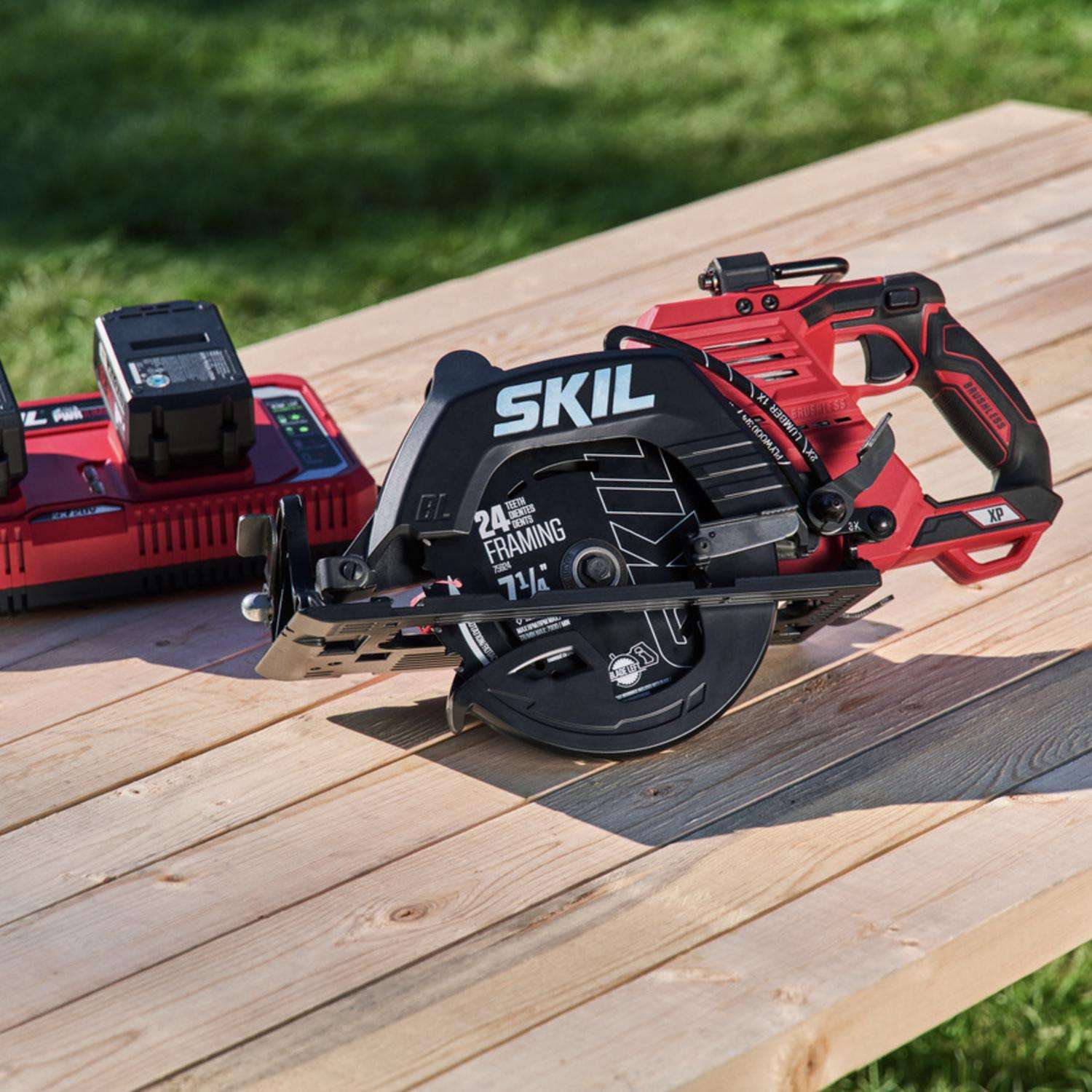 SKIL 20V 7 1 4 in. Cordless Brushless Circular Saw Kit Battery