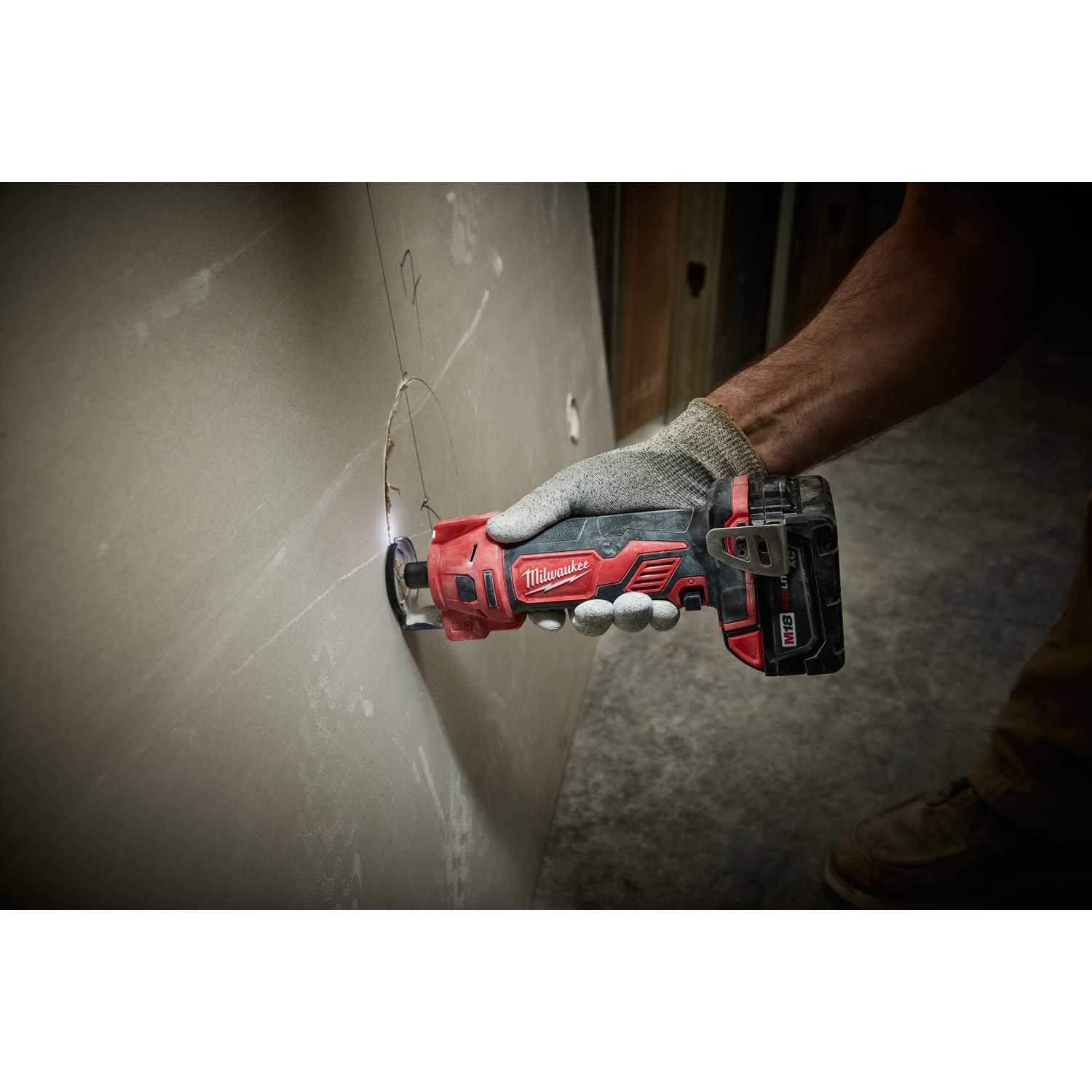 Milwaukee M18 1/4 and 1/8 in. Cordless CutOut Tool 18 volt 28000 rpm 1