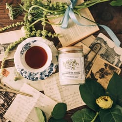 Finding Home Farms White Bergamot & Tea Blossom Scent Candle 11 oz