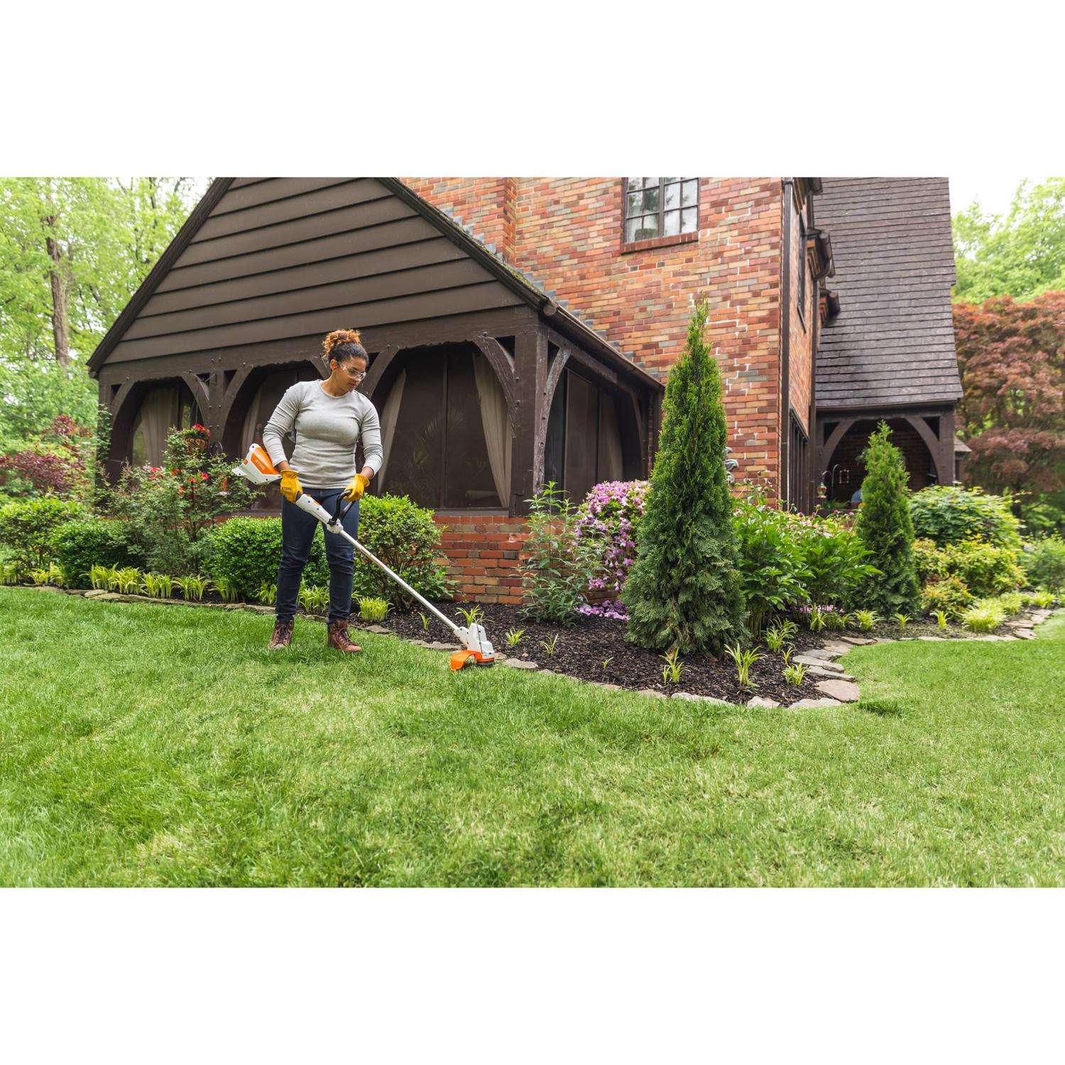 STIHL FSA 57 w/ AK 20 11 in. 36 V Battery Trimmer Kit