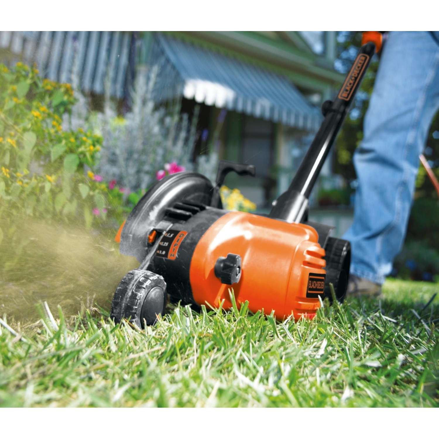 BLACK & DECKER 7.5-in Electric Lawn Edger at