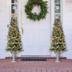 Glitzhome 5 ft. Slim LED 180 ct Pinecones Porch Bush