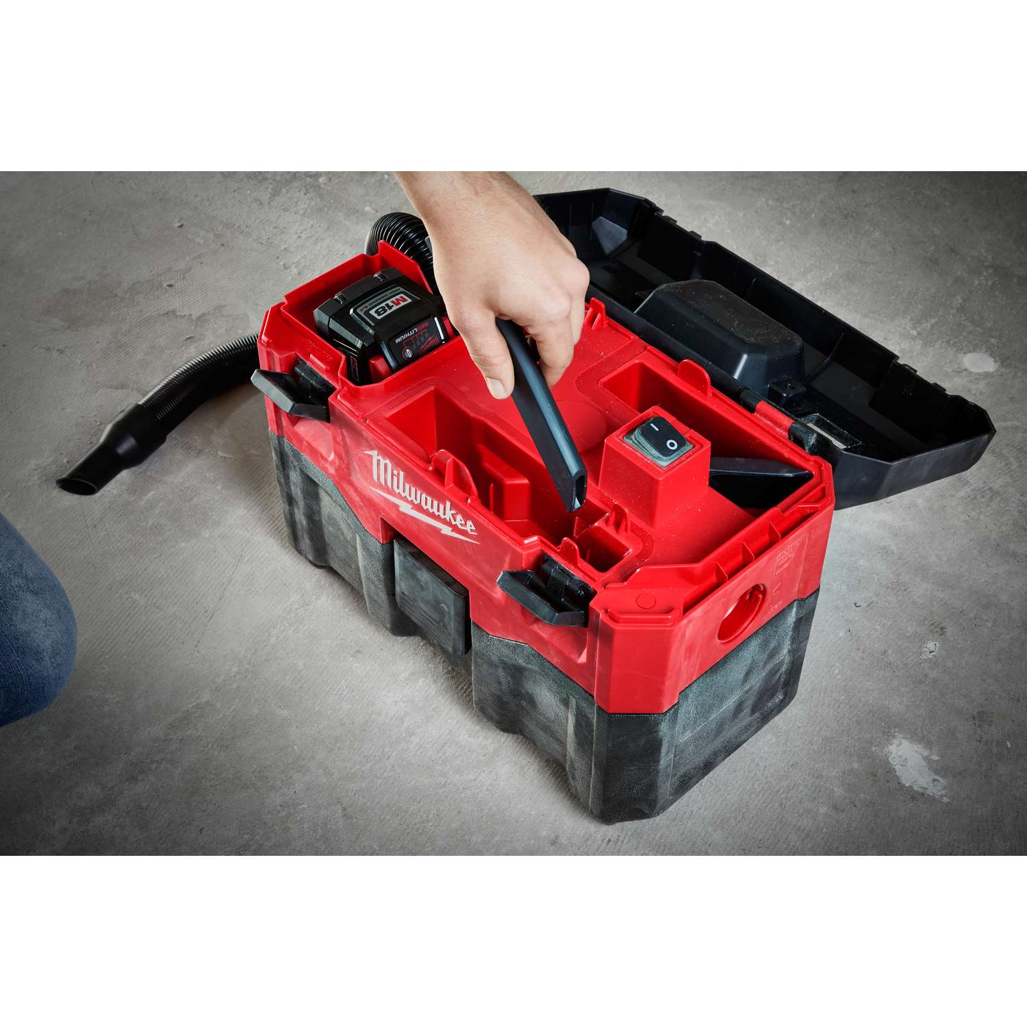 Milwaukee M18 2 gal. Cordless Wet/Dry Vacuum 18 volt Black/Red 10.1 lb