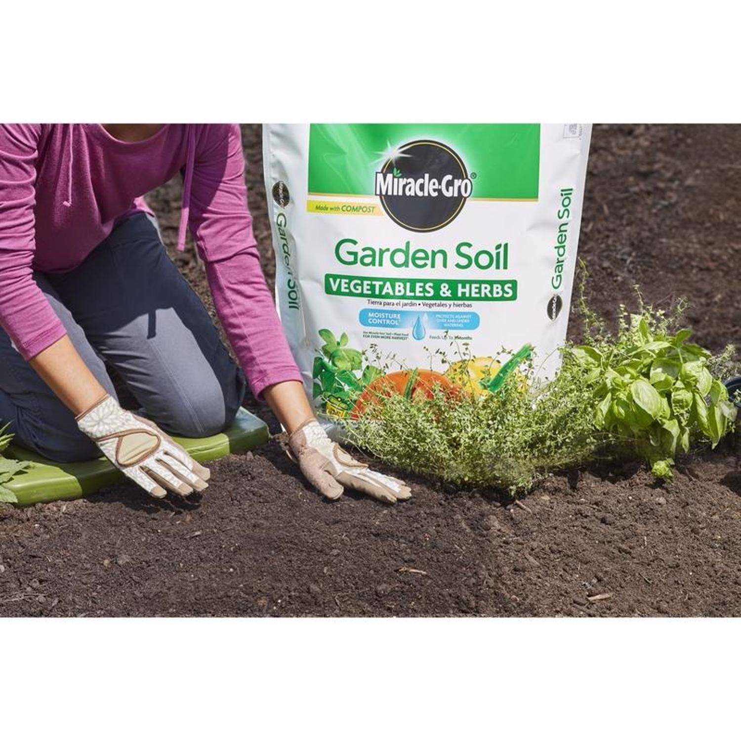 Can I Use Miracle-Gro Garden Soil In Pots