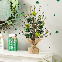 Glitzhome St Patrick's Shamrock and Berry Table Decor Foam/Plaster/Cement/Paper/Iron 1 pc