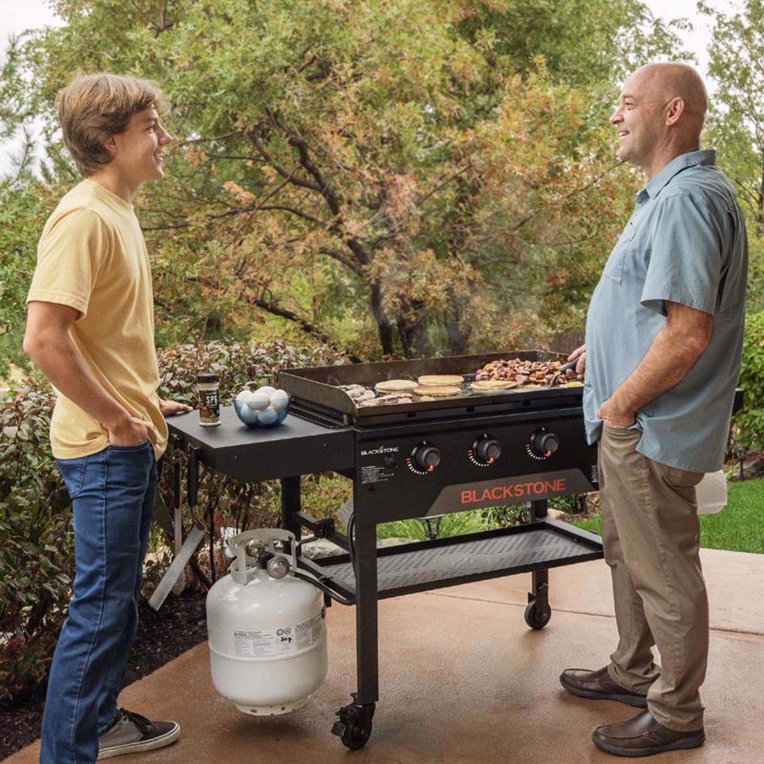 Blackstone 36" Griddle w/ Hood - Thumbnail 2