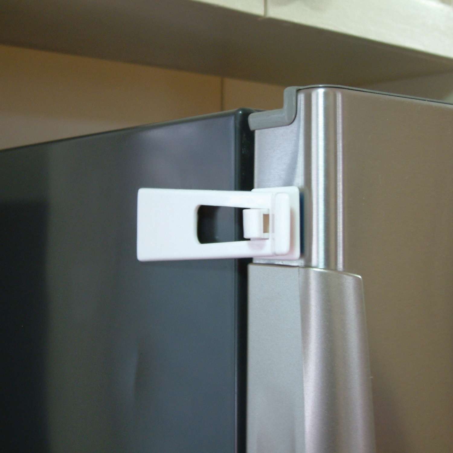 Dreambaby Refrigerator Latch Childproof Your Fridge or Freezer New Genuine Item 