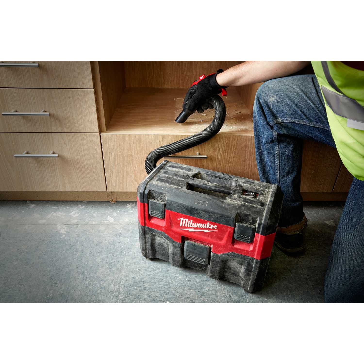 Milwaukee M18 2 gal. Cordless Wet/Dry Vacuum 18 volt Black/Red 10.1 lb