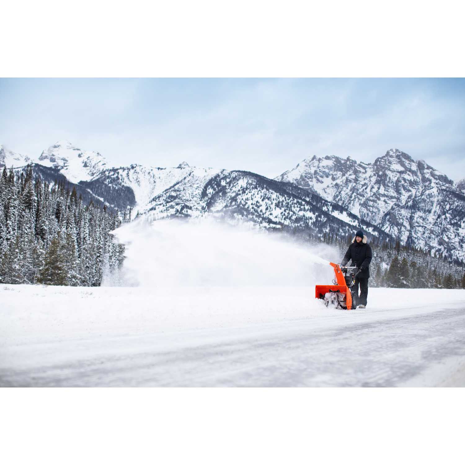 Ariens Classic 24 in. W 208 cc TwoStage Electric Start Gas Snow Blower
