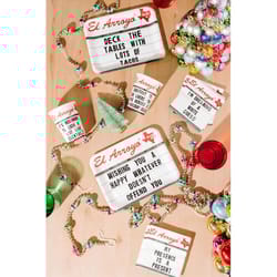 El Arroyo Deck the Halls Party Plates Paper 12 pk