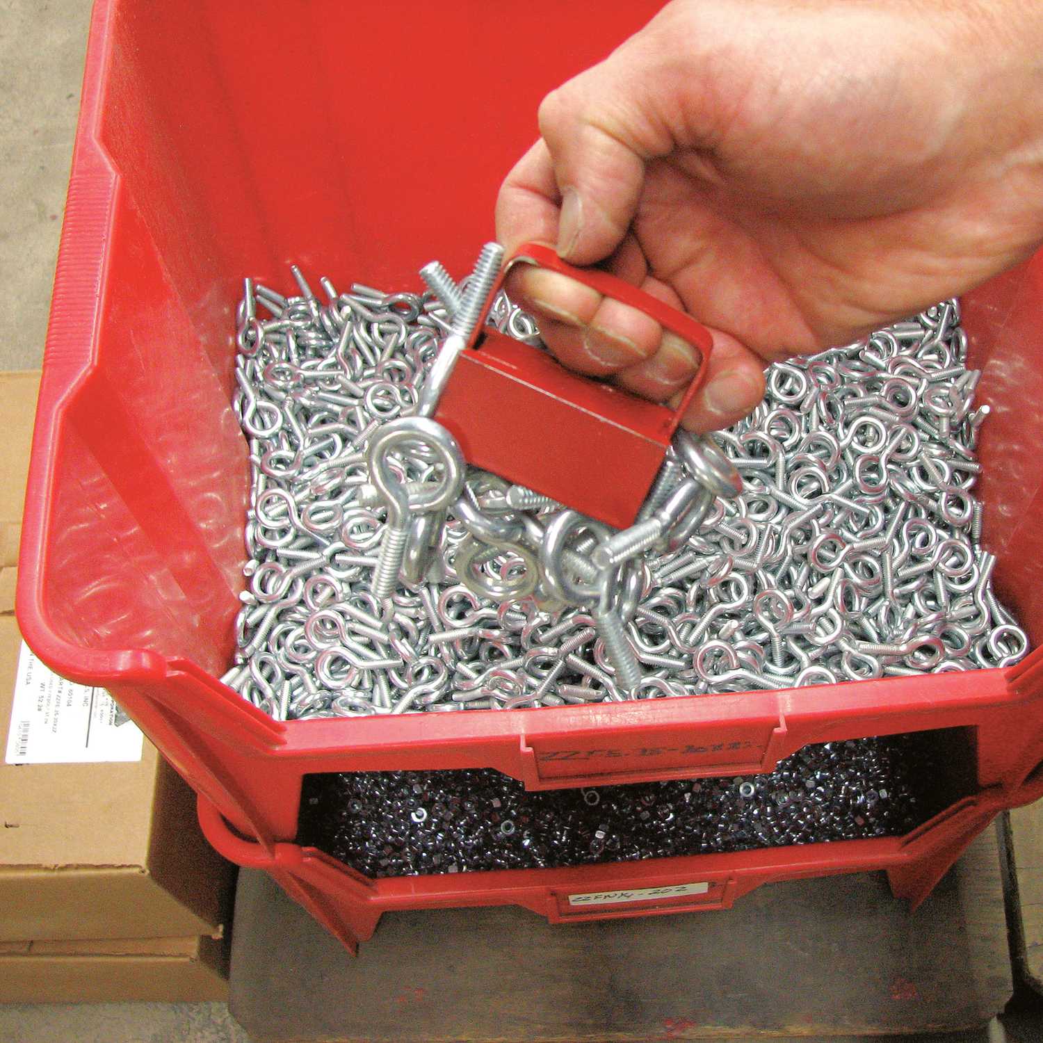 Master 2 in. Ceramic Handle 50 lb. pull 3.4 MGOe Red 1