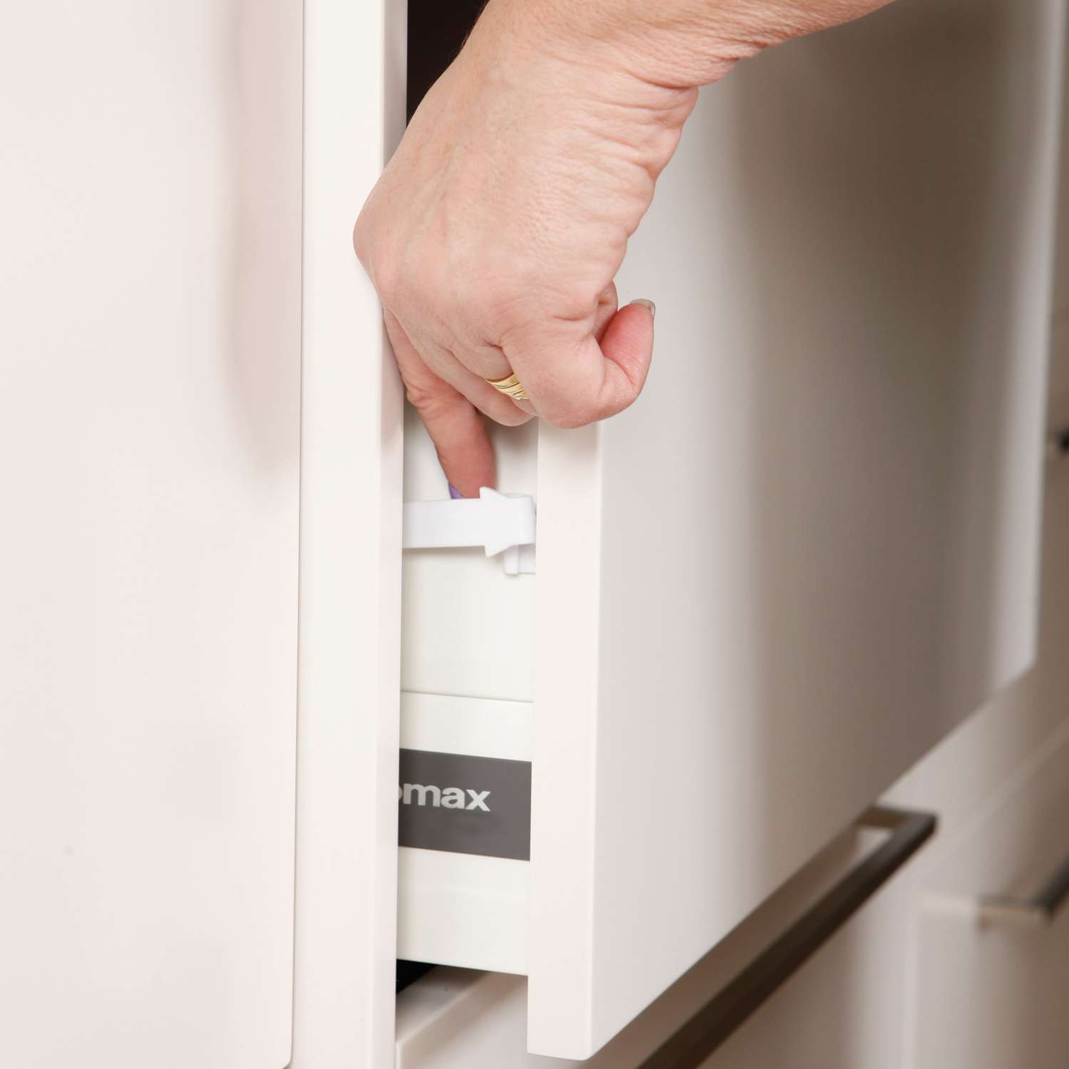 Dreambaby White Plastic Drawer Latches 3 pk Ace Hardware