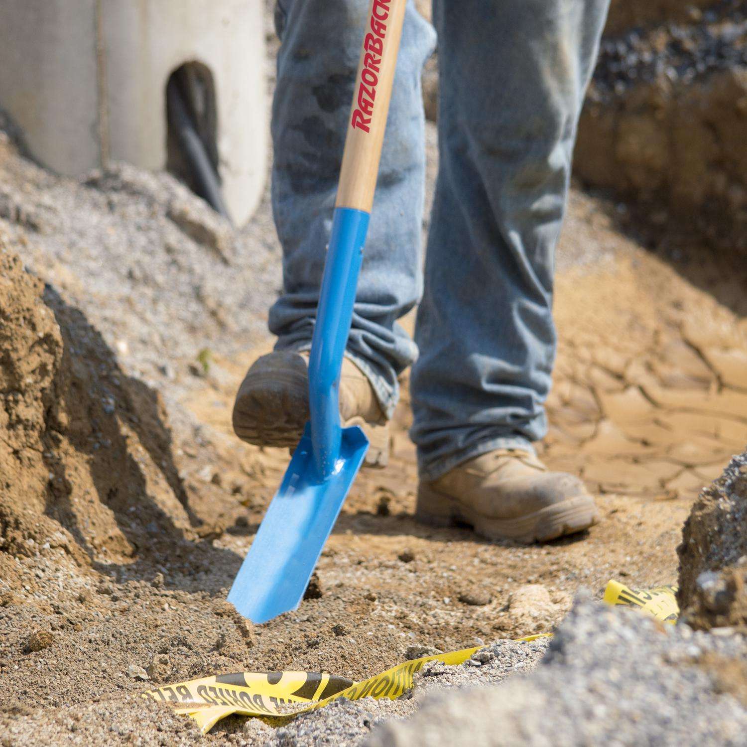 Stanley Mini Shovel - Tools In Action - Power Tool Reviews