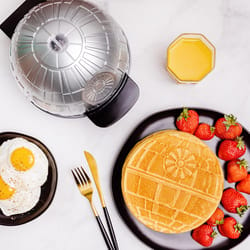 Uncanny Brands Star Wars Halo Death Star 1 waffle Gray Plastic Waffle Maker