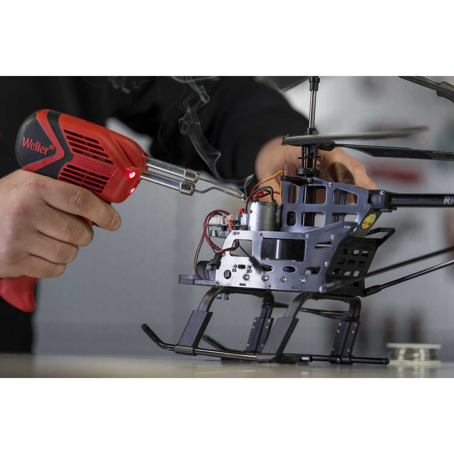 Weller 12.1 in. Corded Soldering Gun Kit 140 watts Red 1 pk Ace Hardware