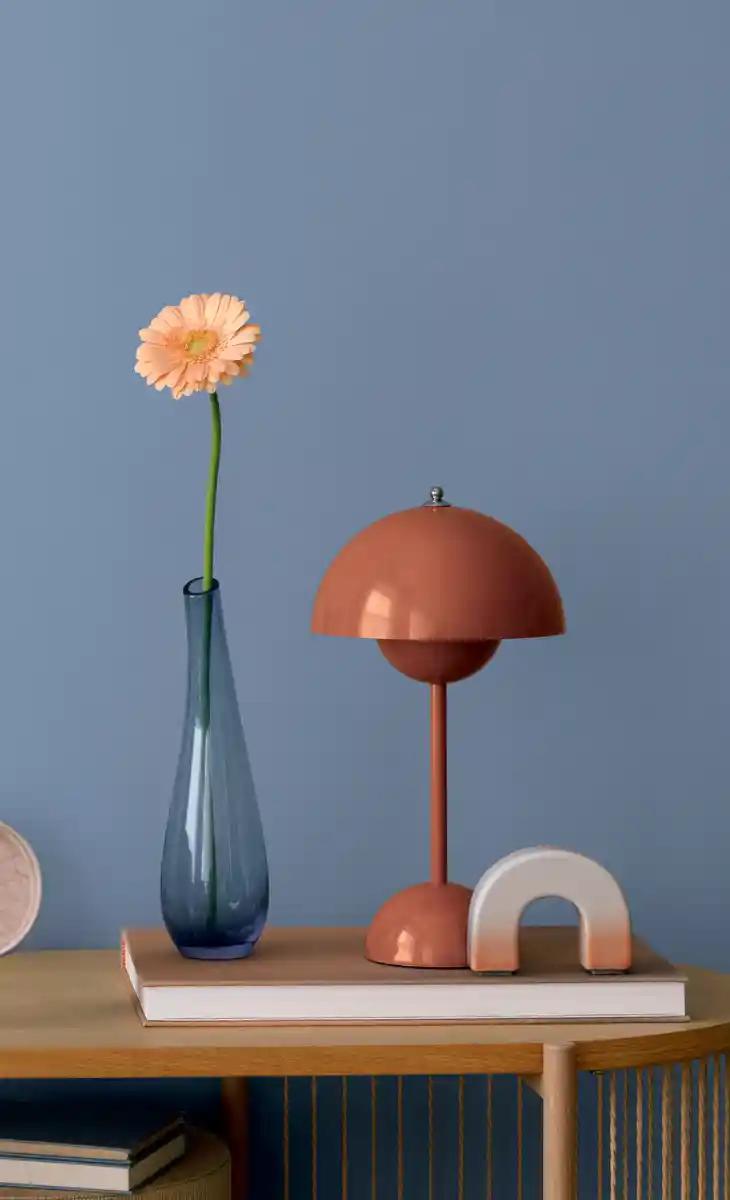 Table with Vase and lamp