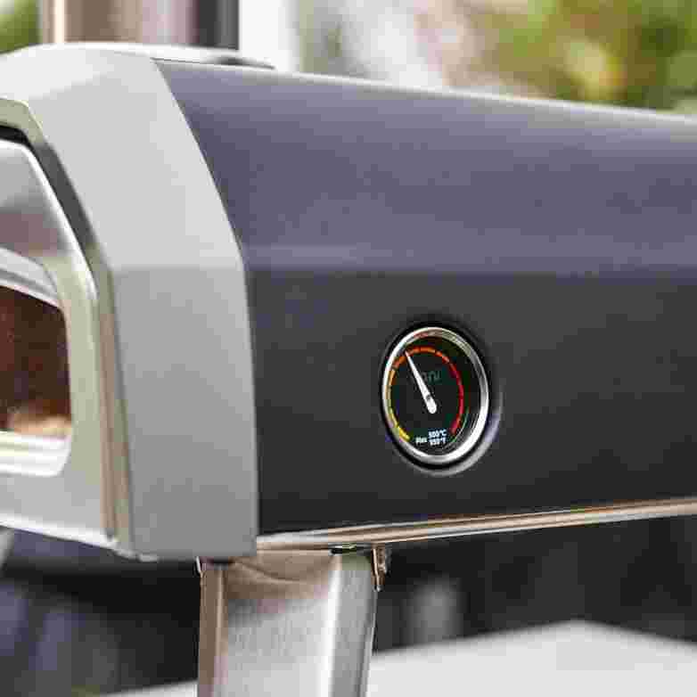 Ooni Karu 12G theronometer on side of oven