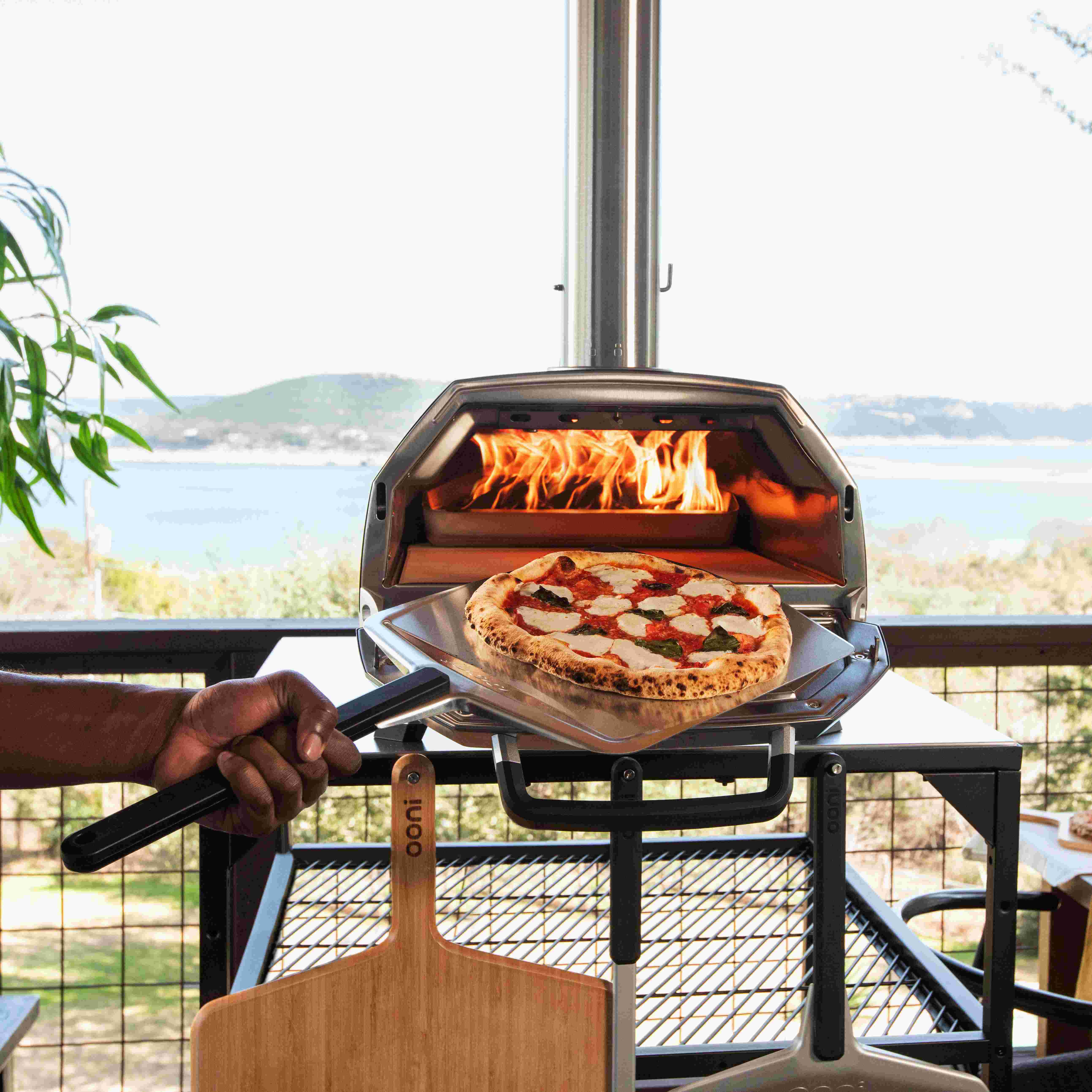 Ooni Karu 16 Multi-Fuel Pizza Oven