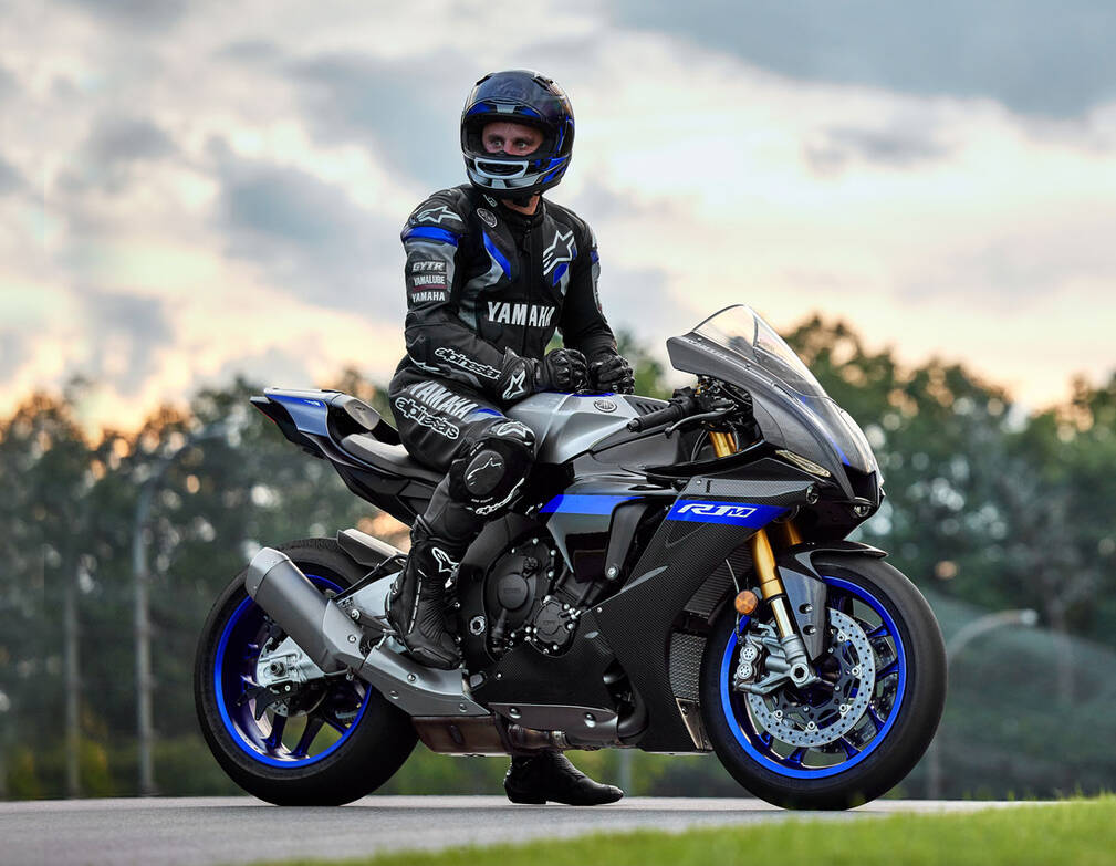Action image of 2022 YZF-R1M