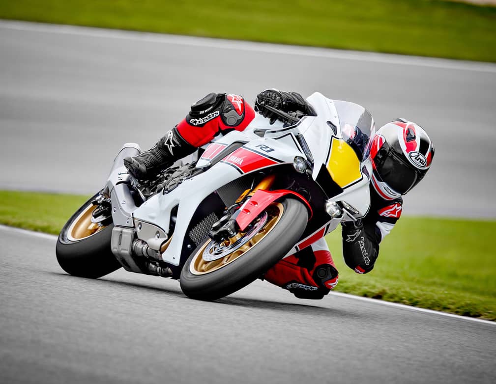 Action image of YZF-R1 2022
