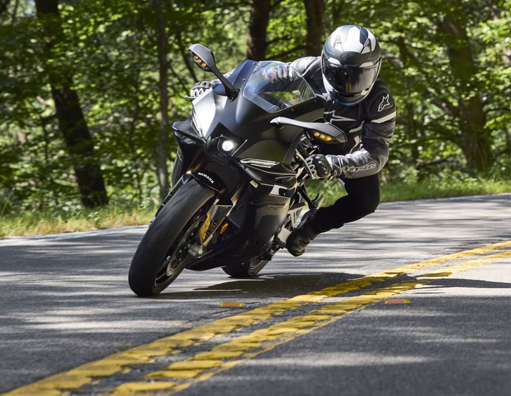 Action image of 2025 YZF-R9