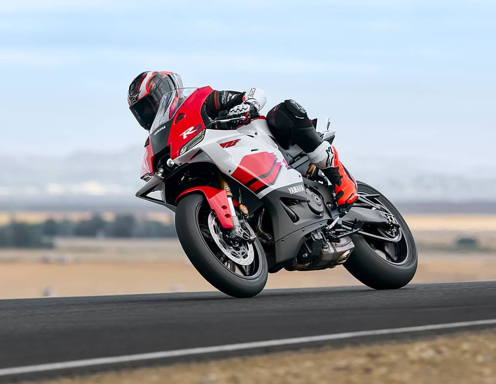 Action image of 2026 YZF-R9
