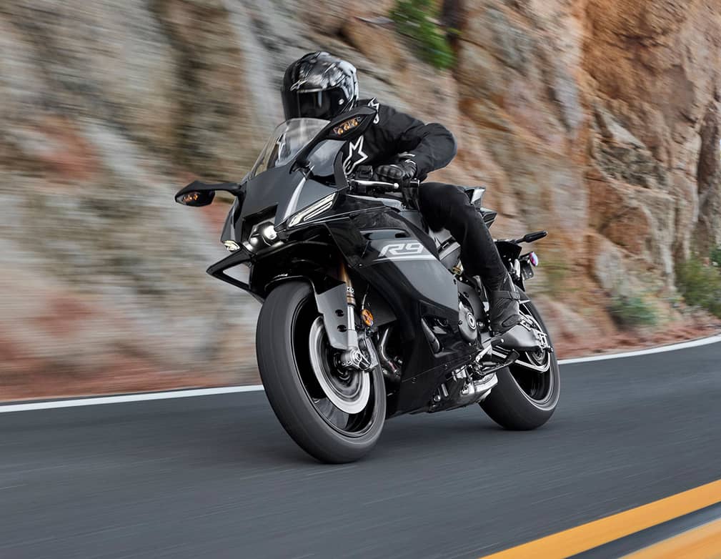 Action image of 2027 YZF-R9