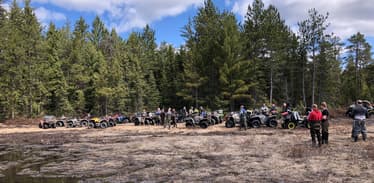 Thumbnail of the Une superbe randonnée de groupe en VTT dans le nord de l'Ontario au printemps