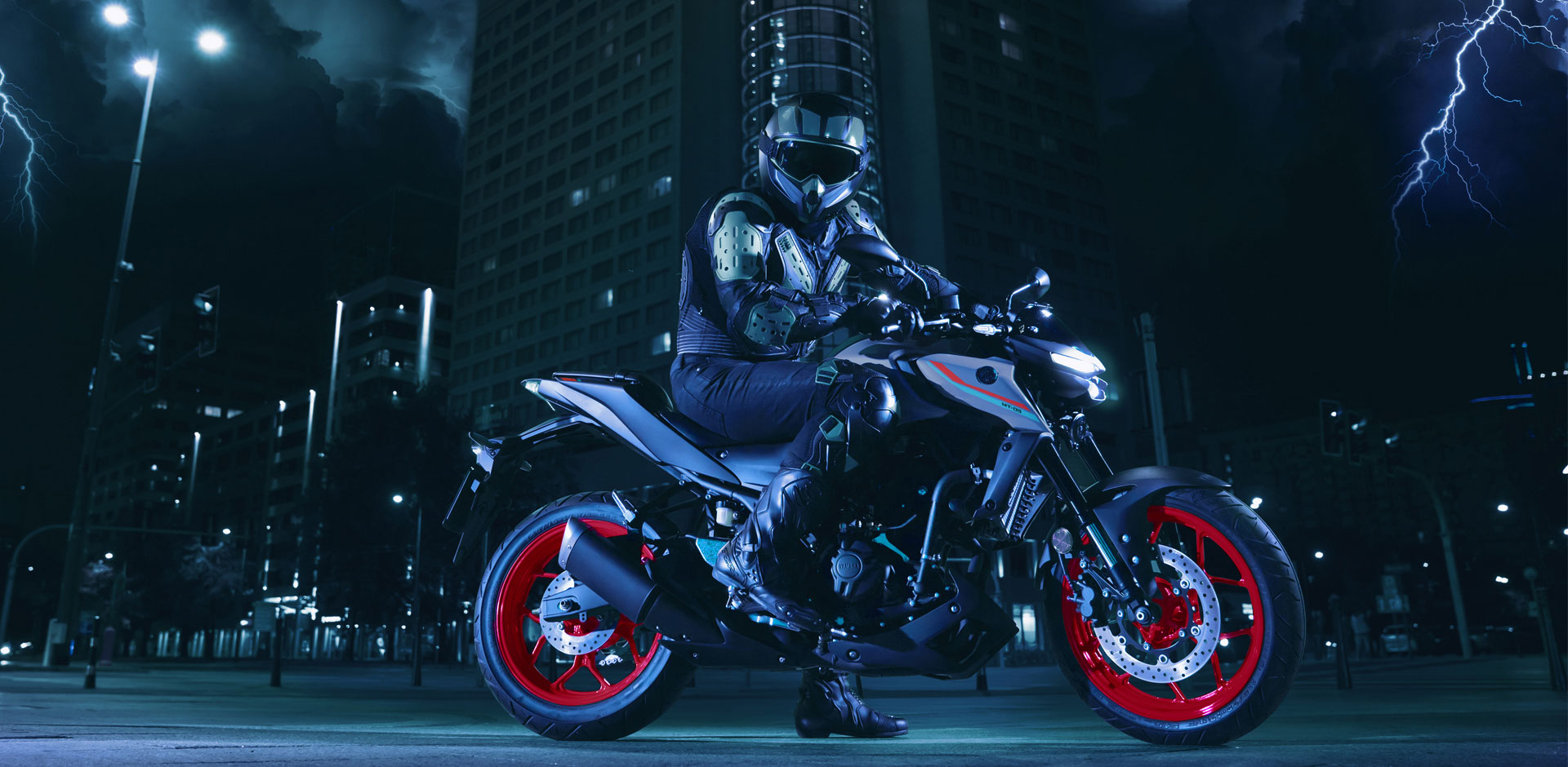 Cinq raisons pour lesquelles la MT-03 de Yamaha est la moto idéale pour les débutants