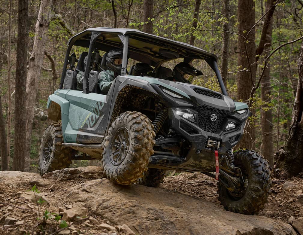 Action image of WOLVERINE RMAX4 1000 Compact XT-R 2026