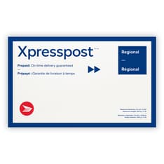 Enveloppe Xpresspost blanche et bleue de Postes Canada avec les mentions « Régional » et « Prépayé ». Dimensions autorisées au bas de l&#39;enveloppe.