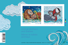 Le bloc-feuillet Mères et bébés animaux présente 2 timbres comportant des images brodées et perlées de loutres de mer et de grèbes jougris 
