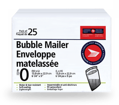 Paquet de 25 enveloppes no 0 matelassées avec dimensions, 2 logos de Postes Canada et image d’enveloppe matelassée ouverte