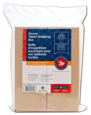 Boîte brune dans un emballage en plastique de Postes Canada indiquant « Boîte d’expédition sécuritaire pour vos tablettes tactiles » 