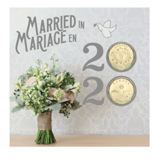Ensemble orné d’un bouquet de fleurs pastel et du texte « Mariage en » et « 2020 ». Des pièces de 1 $ dorées remplacent les 0.