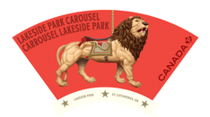 Un timbre en forme d’arc orné du texte « Carrousel Lakeside Park » et d’une image de lion musclé rugissant sur fond rouge. 