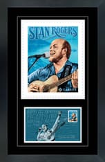 Pli Premier Jour présentant Stan Rogers avec ses titres de chanson en lettres ondulées. Orné d’un cachet en forme de guitare et du timbre à son image.