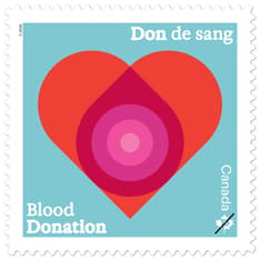 L’illustration sur le timbre présente un cœur avec une goutte de sang à l’intérieur, sur fond turquoise avec le texte « Don de sang » et « Canada ».