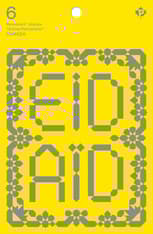 La couverture du carnet présente le titre de l’émission, « Aïd », en caractères argentés avec une bordure argentée sur fond jaune.